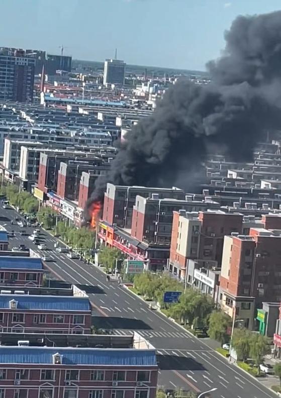 棒棒策略 吉林白城市一餐馆发生火灾，有人员“拍玻璃呼救”？当地应急部门称将发通报